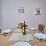 M Entire Floor In A Spacious House With Pool *
