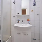 M Entire Floor In A Spacious House With Pool