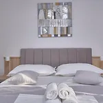 아파트 M Entire Floor In A Spacious House With Pool