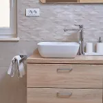M Entire Floor In A Spacious House With Pool 아파트