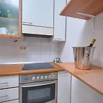 아파트 M Entire Floor In A Spacious House With Pool