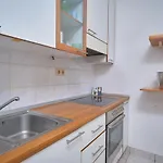 M Entire Floor In A Spacious House With Pool 아파트 포드스트라나