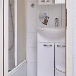 M Entire Floor In A Spacious House With Pool 아파트