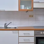 아파트 M Entire Floor In A Spacious House With Pool