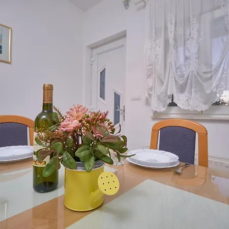 M Entire Floor In A Spacious House With Pool Apartment Podstrana