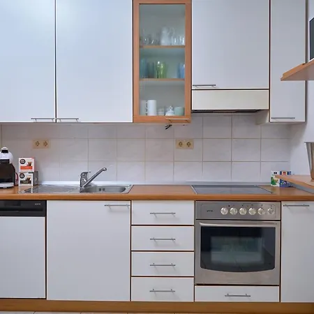 M Entire Floor In A Spacious House With Pool * Podstrana