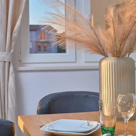 Apartment M Entire Floor In A Spacious House With Pool