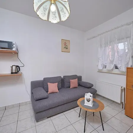M Entire Floor In A Spacious House With Pool Apartment