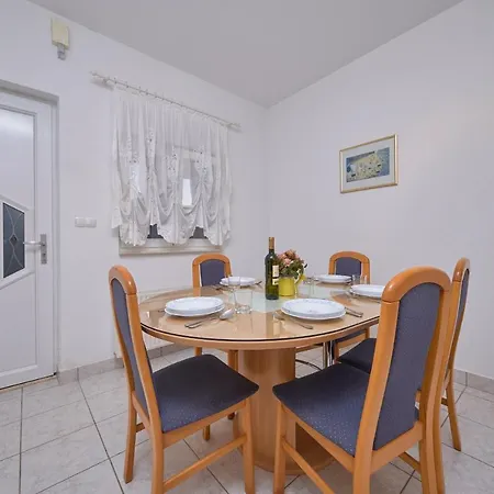 M Entire Floor In A Spacious House With Pool Apartment *