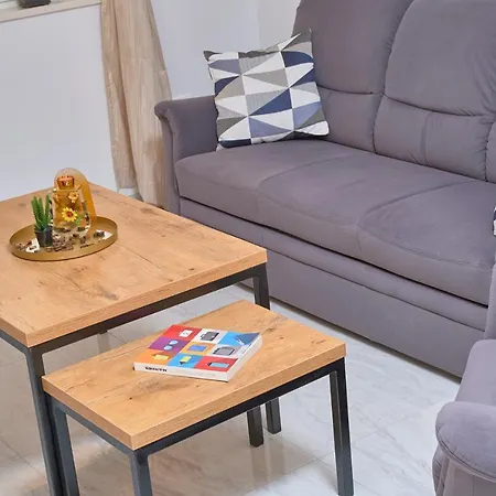 M Entire Floor In A Spacious House With Pool Podstrana
