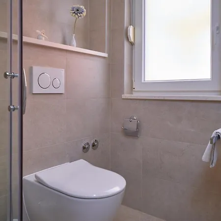 M Entire Floor In A Spacious House With Pool Apartment Podstrana
