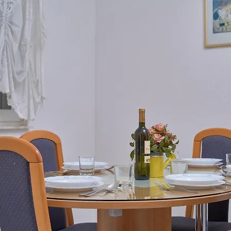 M Entire Floor In A Spacious House With Pool Apartment Podstrana
