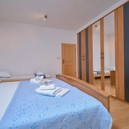M Entire Floor In A Spacious House With Pool * Podstrana