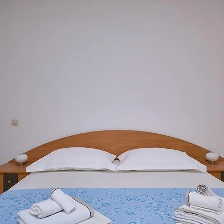 M Entire Floor In A Spacious House With Pool Podstrana